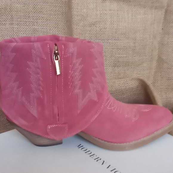 Modern Vice Spirit Bootie - Picture 2 of 4